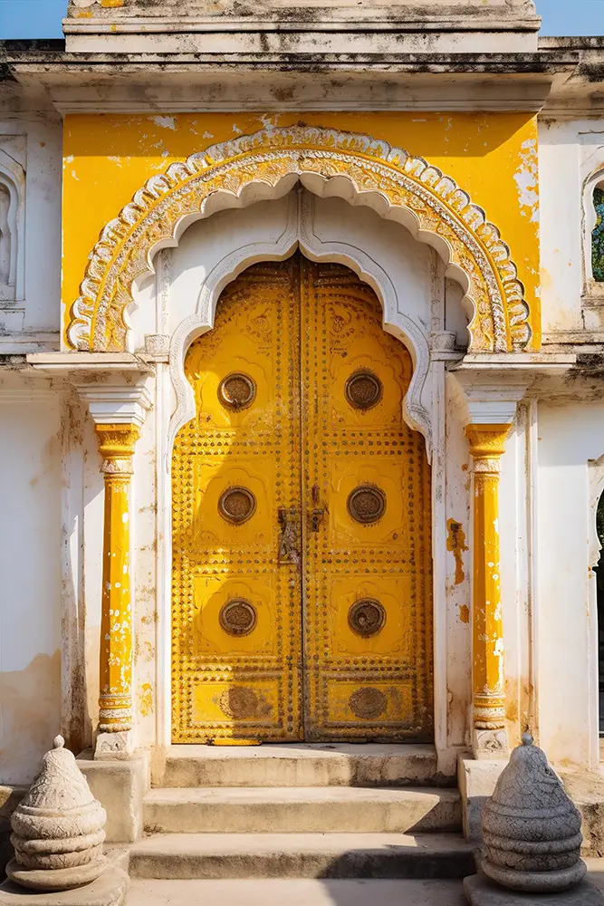 mandaps-have-a-white-and-golden-door-to-the-courtyard